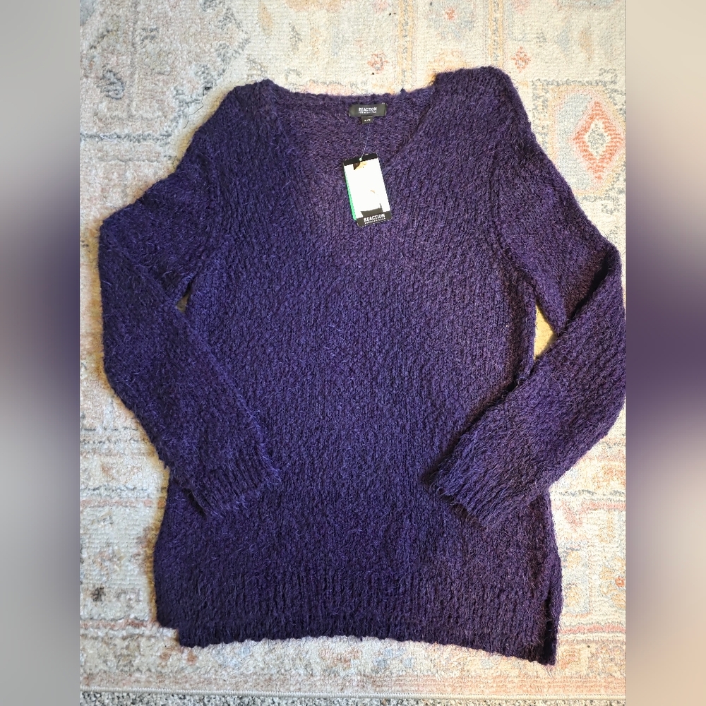 5/25$ Kenneth Cole Reaction Deep Purple V-Neck Sweater